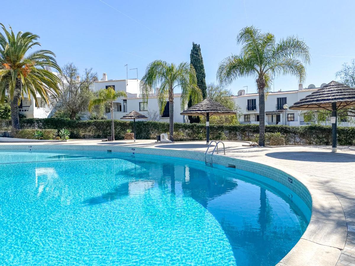 Apartment Seaside Retreat With Pool, Ac, And Fast Wi-fi Albufeira